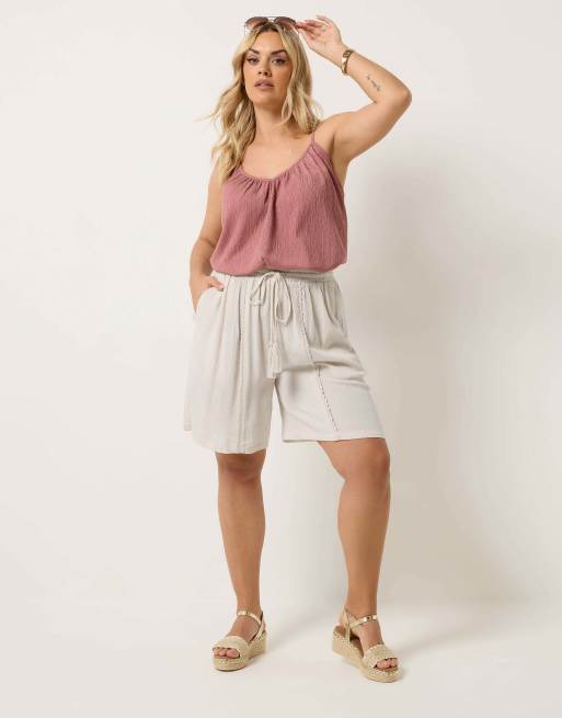 Yours Clothing Scallop trim shorts in natural, 2 of 4