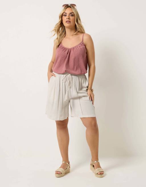 Yours Clothing Scallop trim shorts in natural, 4 of 4