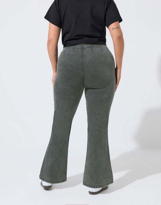 Yours Clothing Seam detail flared jeans in grey, 3 of 4
