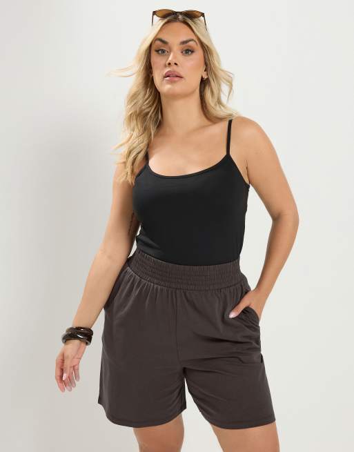 Yours Clothing Shirred waist shorts in brown, 2 of 4