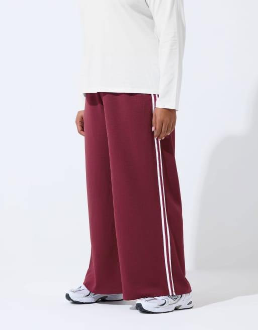 Yours Clothing Side stripe wide leg trousers in red, 2 of 4