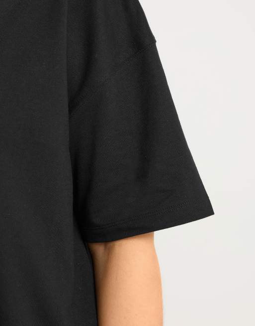 Yours Clothing Sweat t-shirt & short set in black, 4 of 4
