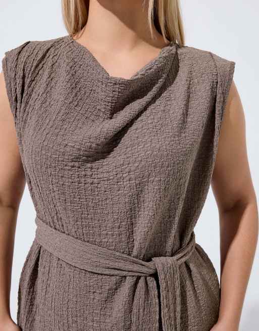 Yours Clothing Textured sleeveless top in brown, 3 of 4