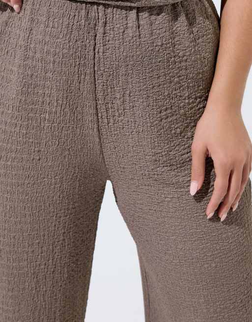 Yours Clothing Textured wide leg trousers in brown, 2 of 4