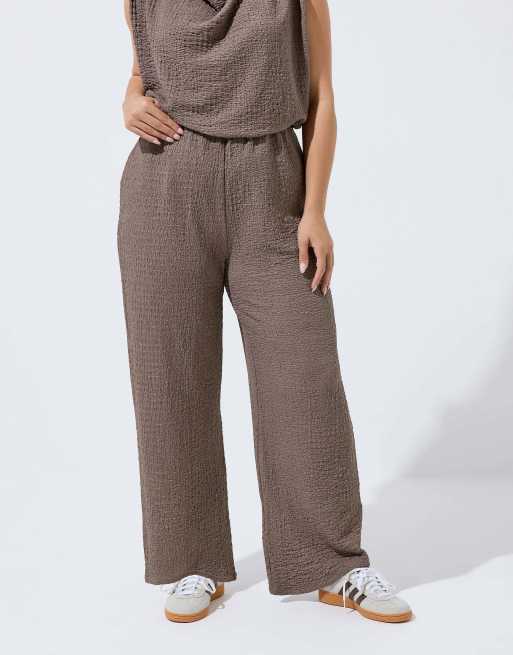 Yours Clothing Textured wide leg trousers in brown, 3 of 4