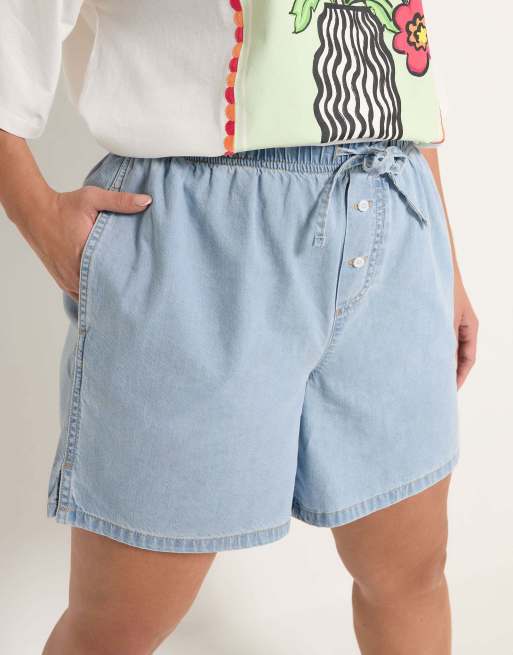 Yours Clothing Tie waist denim shorts in blue, 2 of 4