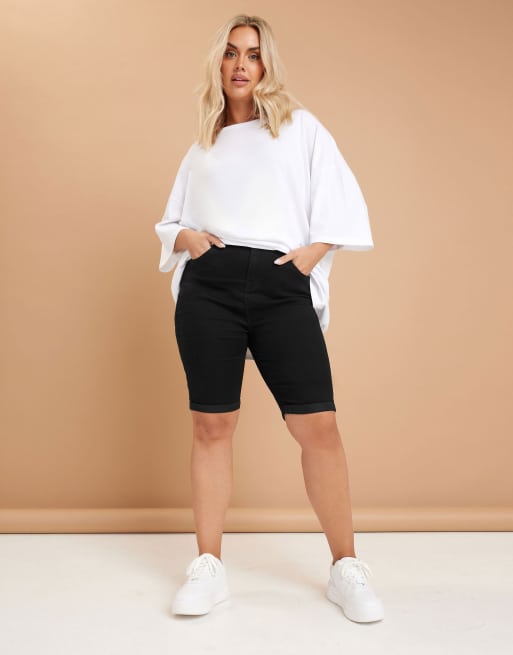 Yours Clothing Turn up denim shorts in black, 4 of 4