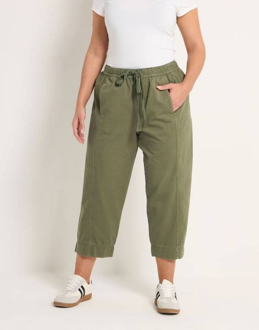 Yours Clothing Twill barrel leg trousers in green, 3 of 4