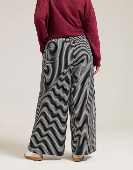 Yours Clothing Wide leg trousers in black, 5 of 5