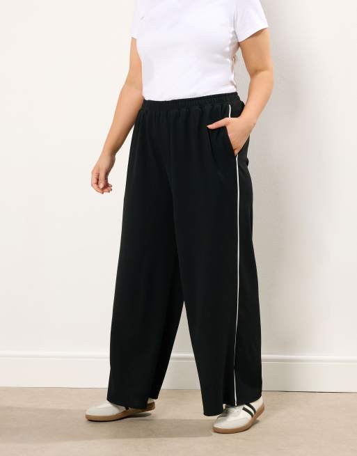 Yours Clothing Wide leg trousers in black, 2 of 4