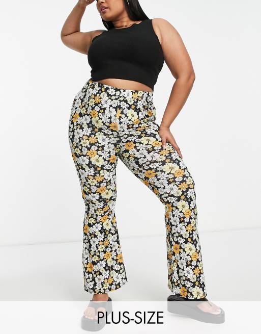 Yours - Flare-broek met retro bloemenprint in zwart