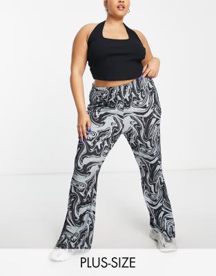 Yours Yours flare trouser in black marble print