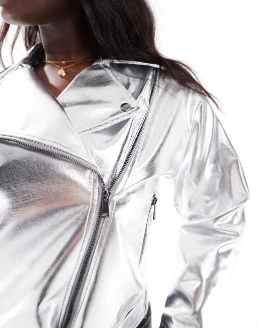 Yours – Kurz geschnittene Jacke in Metallic-Silber ASOS