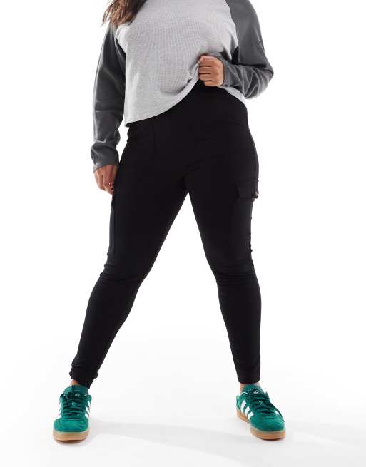 Yours Legging van pontéstof met cargozak in zwart ASOS