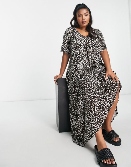 https://images.asos-media.com/products/yours-pleat-front-maxi-dress-in-black-leopard-print/203550947-4?$n_550w$&wid=550&fit=constrain