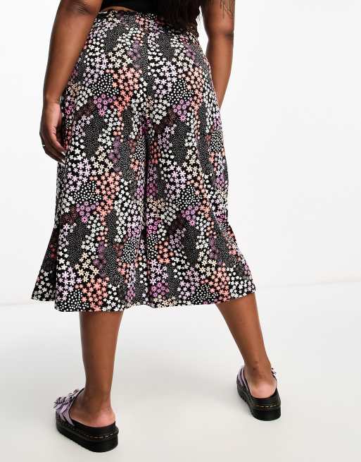 Yours shirred waist wide leg culottes in black floral, 3 of 4