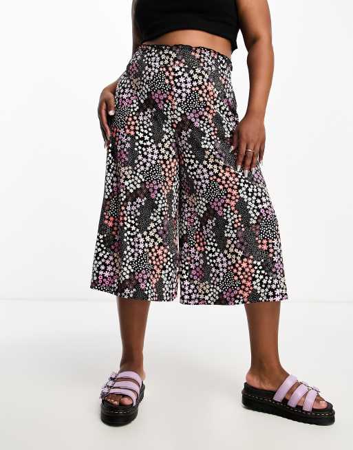 Yours shirred waist wide leg culottes in black floral, 4 of 4
