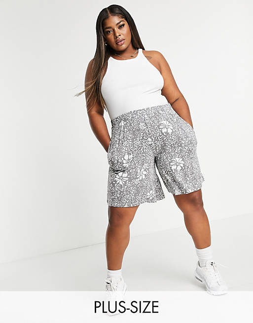 Yours spot & floral flippy shorts in sage
