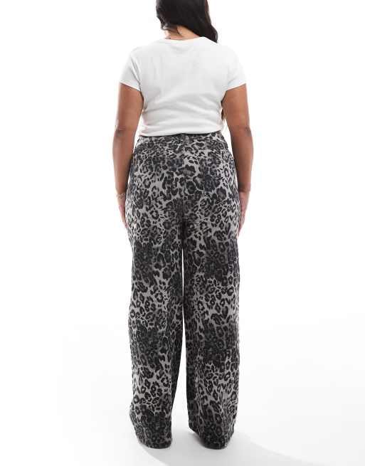 Yours straight leg leopard print jeans in grey, 2 of 5