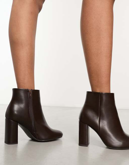 Yours Wide Fit heeled pointed ankle boots in black