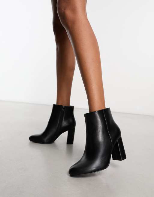 Yours Wide Fit – Spitze Stiefeletten in Schwarz mit Absatz, weite Passform, 4 von 4