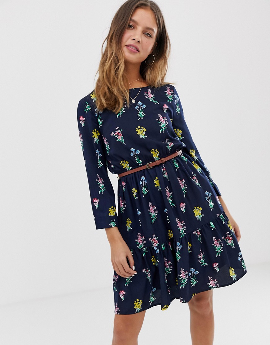 Yumi belted smock dress in floral print-Black