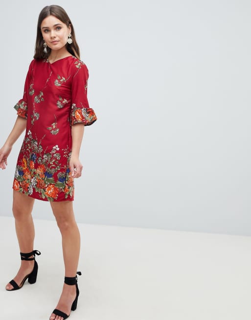 Yumi – Etuikleid mit Rüschenärmeln und Blumenmuster auf dem Saum, 4 von 4