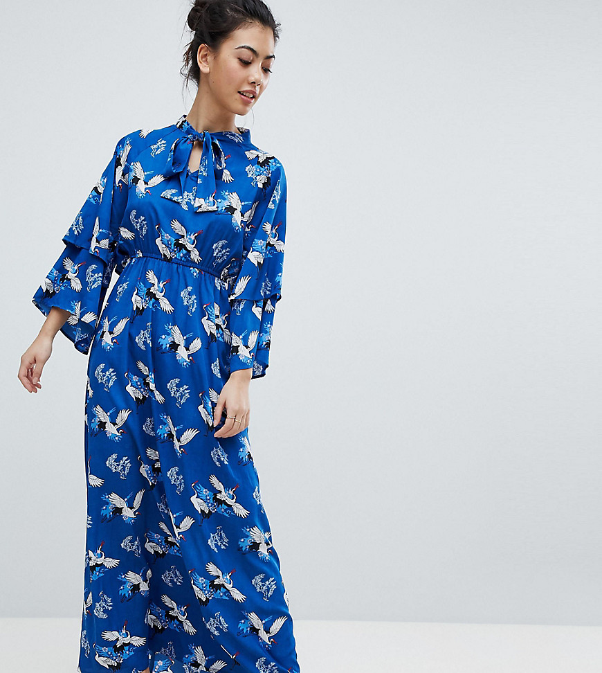 Yumi Petite – Hägermönsterad maxiklänning med volangärm-Blå