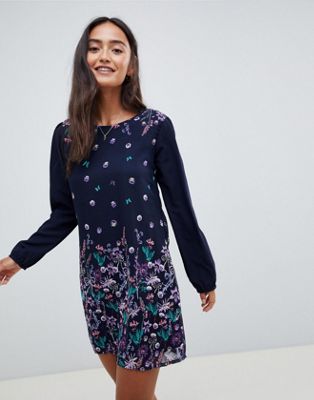 Yumi Shiftklänning i tunikamodell med blommig fåll-Marinblå