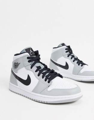 Zapatillas en gris y blanco Jordan 1 Nike | ASOS