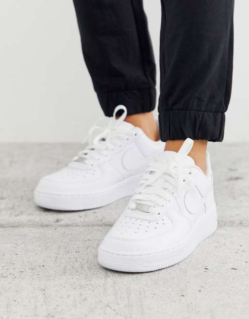 Similar Chorrito Están familiarizados Zapatillas blancas Air Force 1 '07 de Nike | ASOS