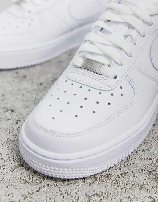 Zapatillas blancas Air Force 1 '07 de Nike, 3 de 4