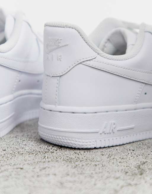 Zapatillas blancas Air Force 1 '07 de Nike, 4 de 4