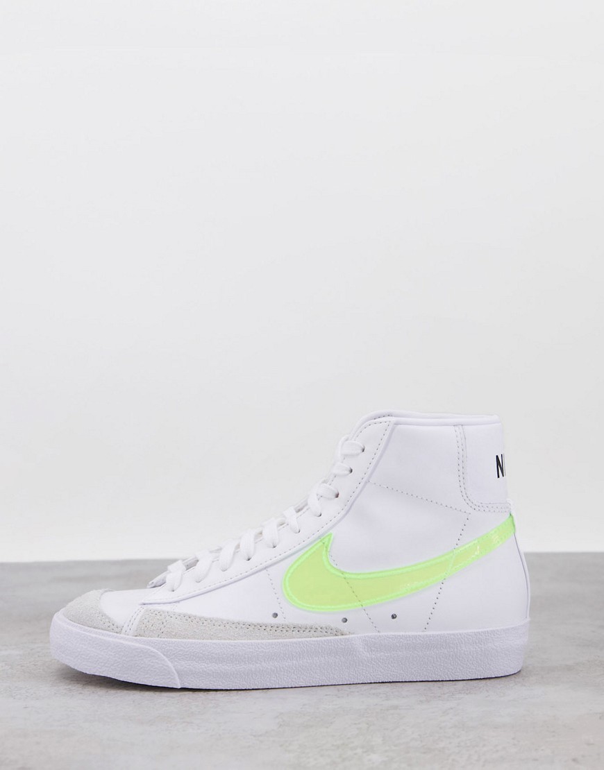 Zapatillas blancas con detalle verde neón Blazer Mid '77 Essential de Nike-Blanco