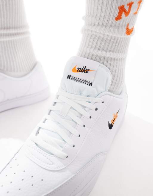 Zapatillas blancas de cuero Court Vintage Premium de Nike ASOS