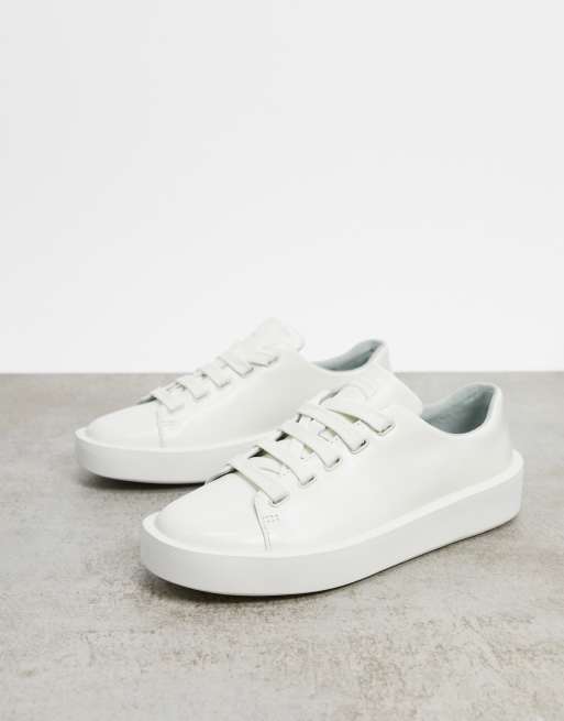 Zapatillas blancas de deporte con plataforma plana de de | ASOS