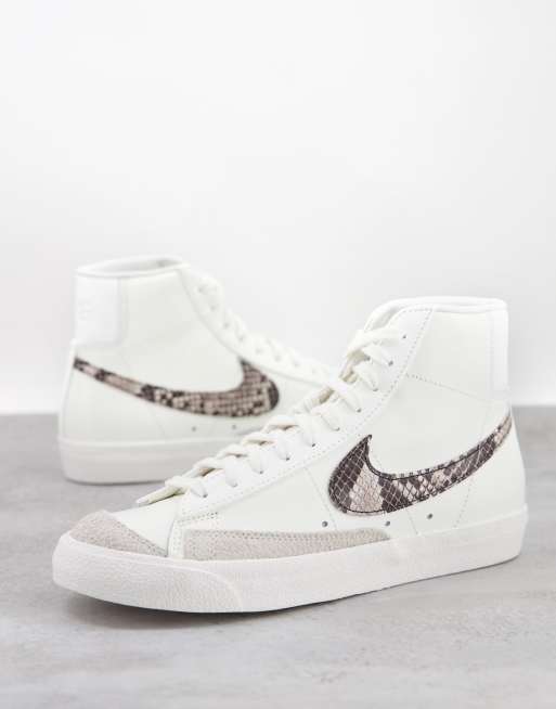 Zapatillas blanco hueso con estampado de serpiente Blazer Mid '77 de Nike ASOS