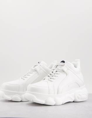 Zapatillas color blanco óptico bajas con plataforma plana de material vegano Corin de Buffalo   