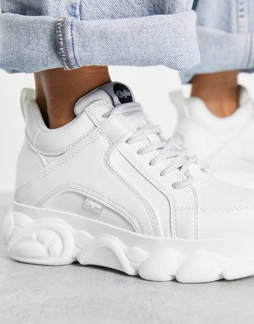 Zapatillas color blanco ptico bajas con plataforma plana de