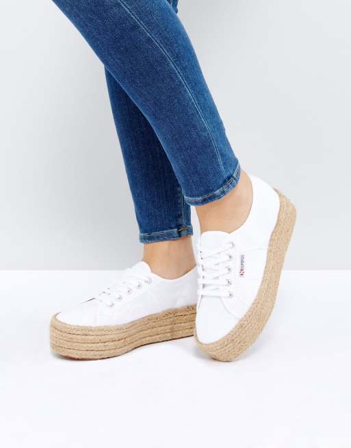 No se mueve Educación moral entidad Zapatillas con plataforma plana de esparto en blanco 2790 de Superga | ASOS