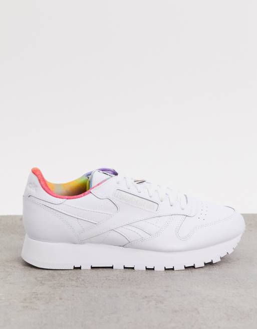 flotante Medicina Forense Inspección Zapatillas de cuero en blanco Pride Classic de Reebok | ASOS