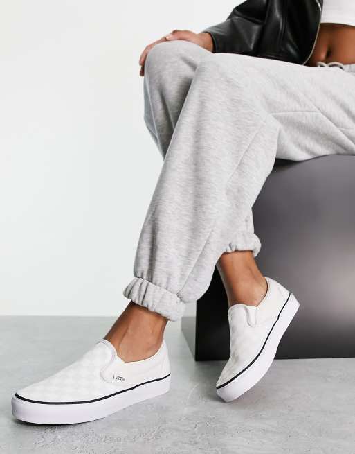 aislamiento Diariamente Pocos Zapatillas de deporte a cuadros dameros gris claro Classic Slip-On de Vans  | ASOS