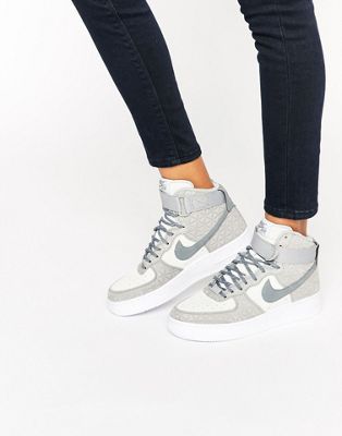 Zapatillas de deporte abotinadas ante gris Air Force 1 de Nike | ASOS