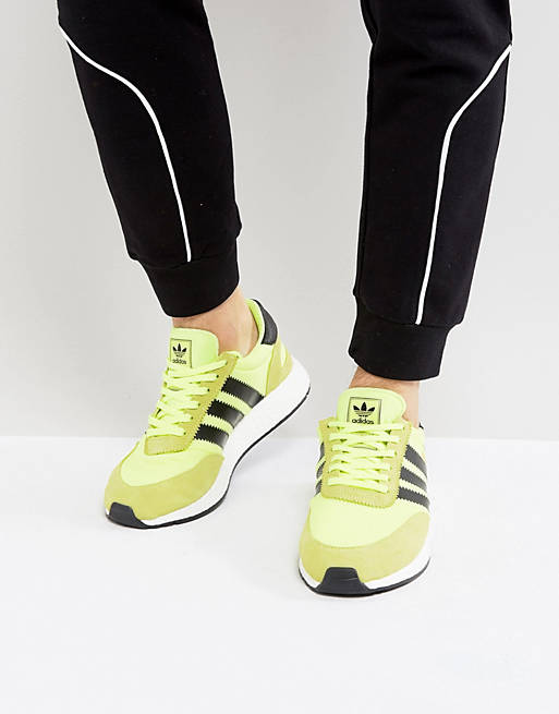 Zapatillas de deporte amarillas Iniki Runner BB2094 de adidas Originals |