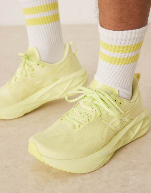 Zapatillas de deporte amarillas para correr Lite Show Novablast 5 Lite-Show de Asics, 4 de 5