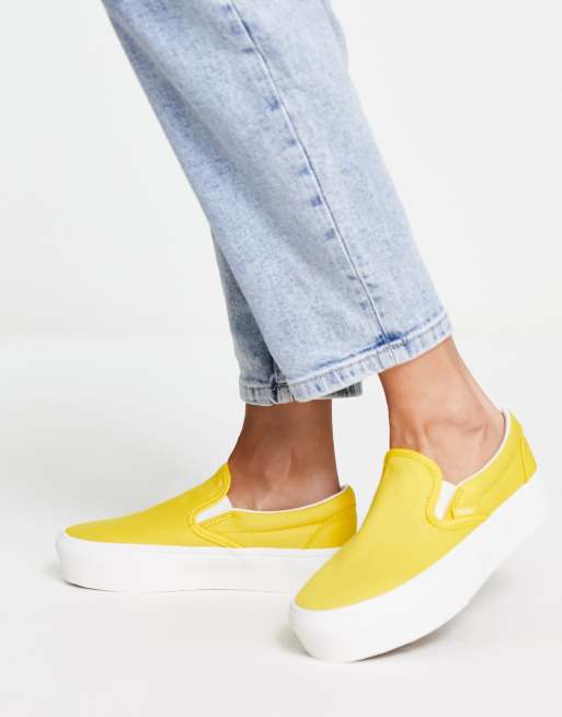 Zapatillas de deporte amarillas sin cierres con plataforma de sarga UA Classic Slip On Platform de Vans