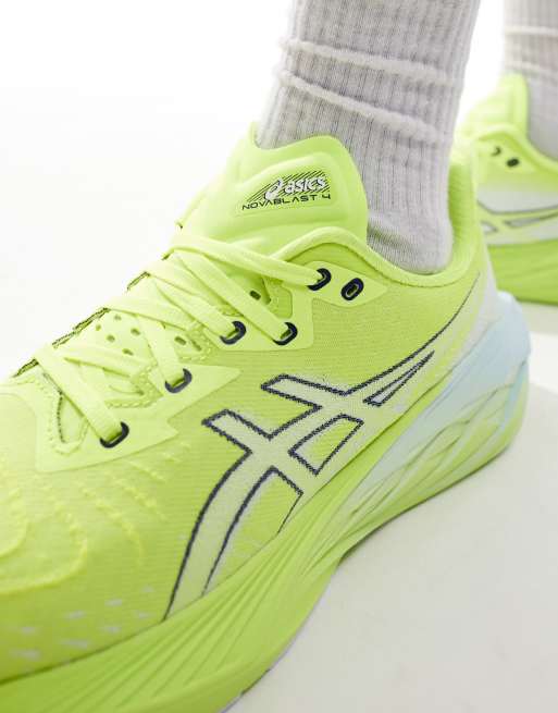 Zapatillas de deporte amarillo neón y gris Novablast 4 de ASICS Running, 4 de 5
