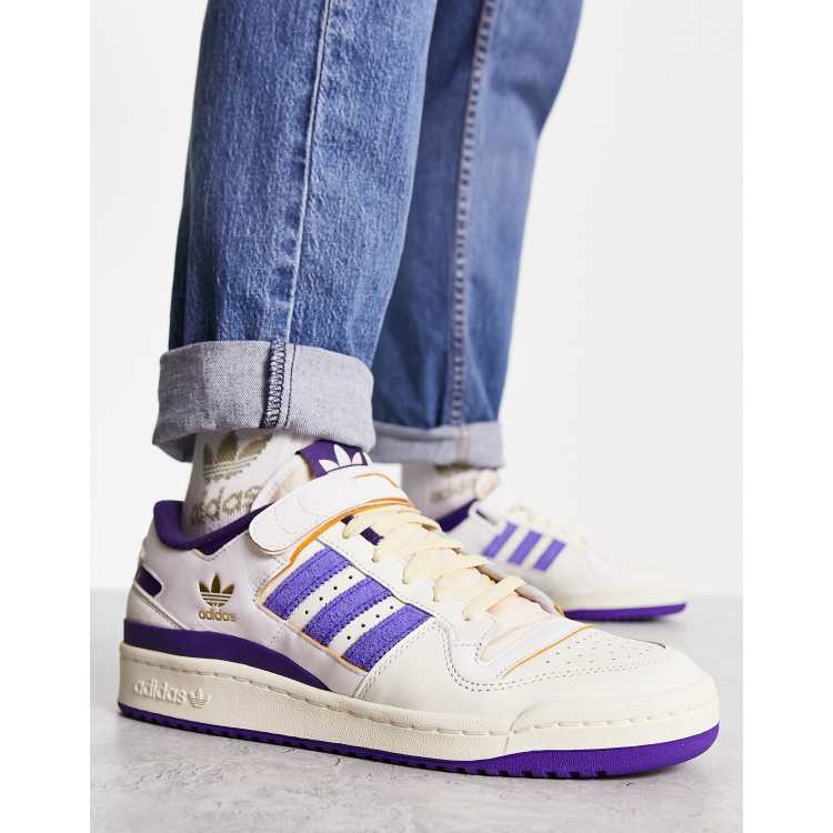 Adidas blancos con morado sales