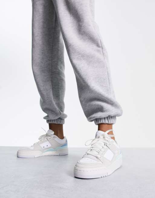 Zapatillas de deporte bajas con detalles blanco hueso y azules Forum Low Luxe de adidas Originals