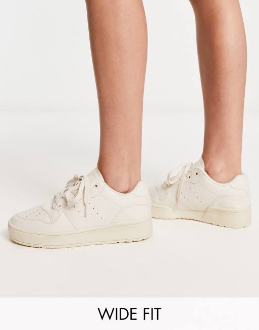 Zapatillas de deporte beis con suela gruesa y platadorma plana de Truffle Collection Wide Fit